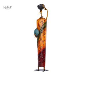 Statue en métal inspirée de l'art africain