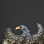 Statue représentant un oiseau symbolique en métal