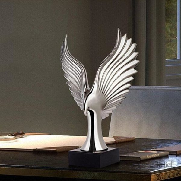 Statue d'oiseau symbolisant la force et la liberté