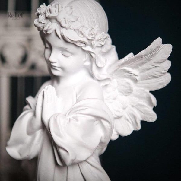 Sculpture d'ange en blanc, idéal pour embellir un espace