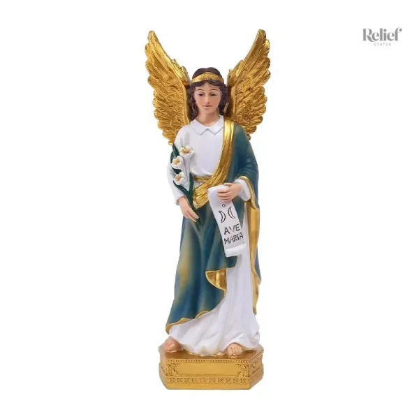 Détail artistiquement sculpté d'un ange bienveillant