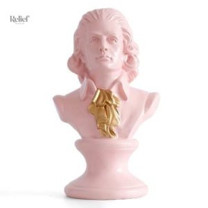 Statue en hommage à Mozart, célèbre compositeur classique