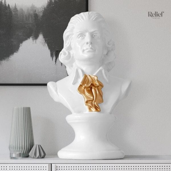 Statue homme : buste de Mozart, détail artistique