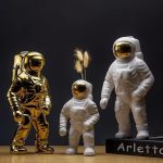 Sculpture d'astronaute en métal design contemporain