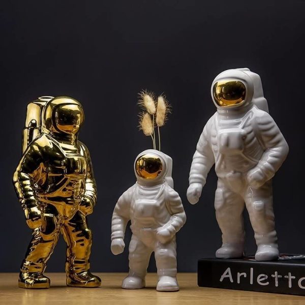Sculpture d'astronaute en métal design contemporain