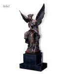 Statue d'Athena en bronze, symbole de sagesse et de force