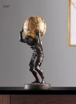 Décoration antique : Atlas avec le globe, 42 cm de hauteur