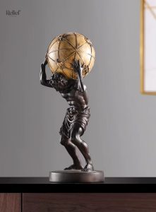 Décoration antique : Atlas avec le globe, 42 cm de hauteur