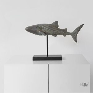 Statue d'une baleine, œuvre d'art animalier en relief
