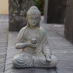 Statue Bouddha en résine avec lumière pour extérieur 24 cm