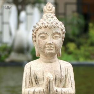 Statue bouddhiste en résine, inspirant la sérénité et la prière