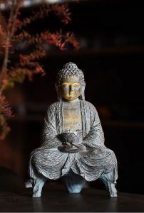 Statue Bouddha en résine pour un jardin zen paisible