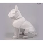 Détail d'une statue origami de bouledogue