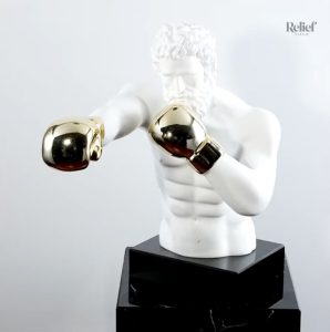 Boxeur en statue décorative, gants dorés brillants