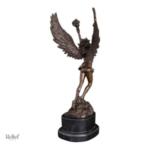 Statue en bronze de la déesse Niké, 36 cm de hauteur