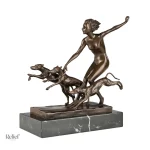 Sculpture en bronze représentant Diane, déesse de la chasse