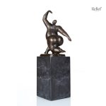 Statue en Bronze représentant une femme au design moderne