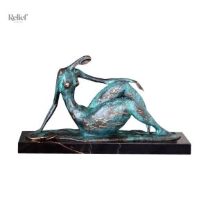 Statue en bronze, sculpture ronde femme, art contemporain