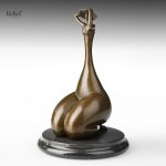 Statue Bronze Femme, style artistique raffiné