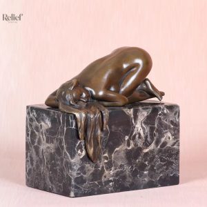 Bronze femme endormie, sculpture délicate et artistique
