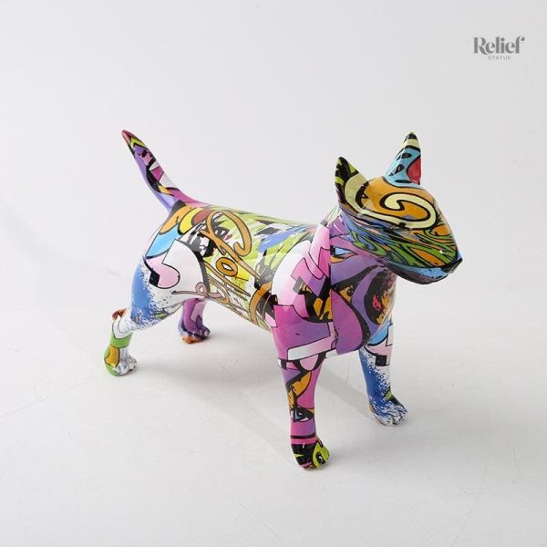 Chien en statue aux motifs multicolores