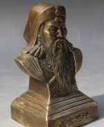 Détails en laiton du buste de Gengis Khan, œuvre historique