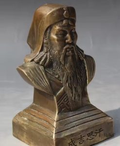 Détails en laiton du buste de Gengis Khan, œuvre historique