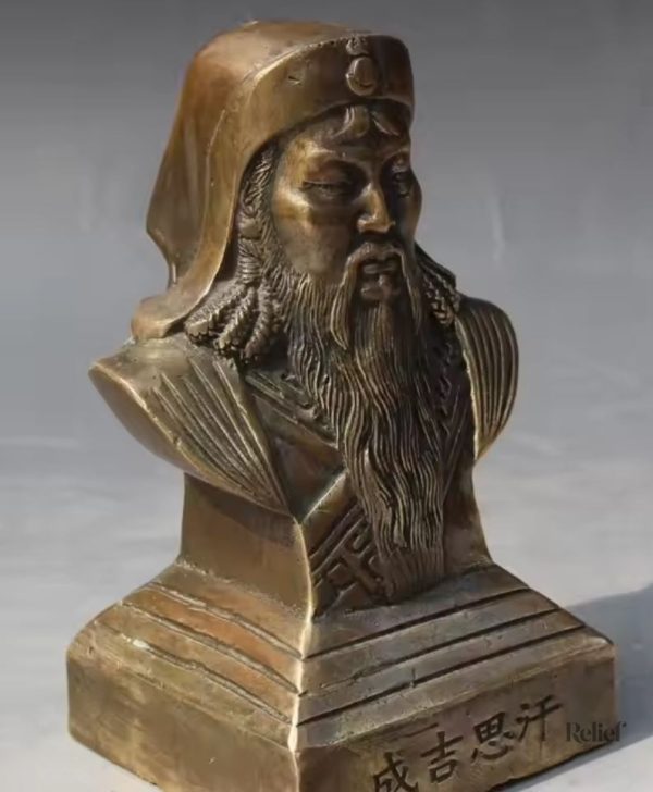 Détails en laiton du buste de Gengis Khan, œuvre historique