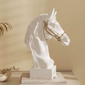 Statue cheval aux détails dorés, embellissement intérieur