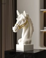Œuvre d'art équestre, statue blanche et dorée 30 cm