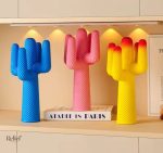 Cactus décoratif en résine rose, design moderne pour intérieur