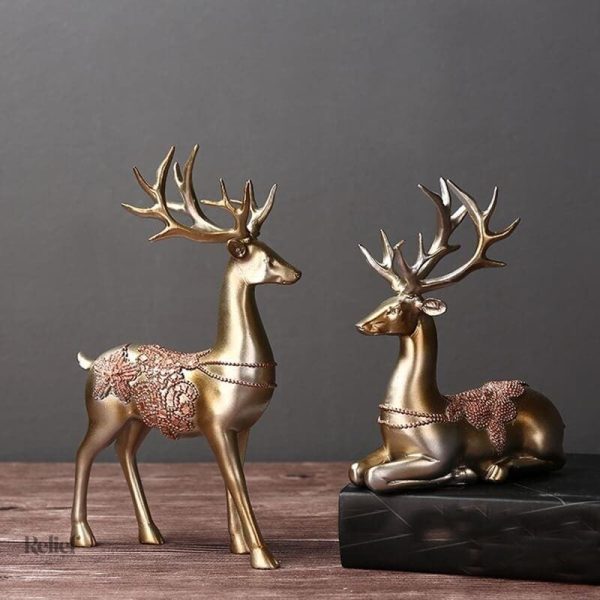 Statue de cerf en duo avec design moderne et épuré