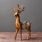 Cerfs stylisés en résine, décor unique pour maison moderne