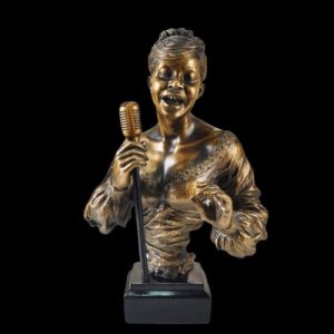 Statue féminine évoquant l'élégance du monde du jazz
