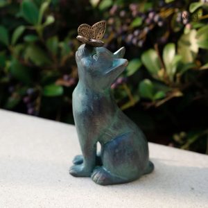 Statue de jardin chat et papillon, accessoire extérieur