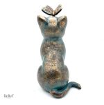 Statue décorative de chat pour extérieur avec papillon