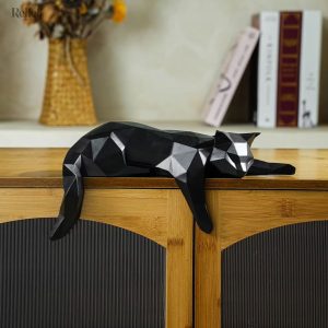 Figurine chat en position couchée, design origami chic