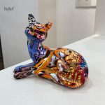Statue chat en résine colorée, design graffiti moderne