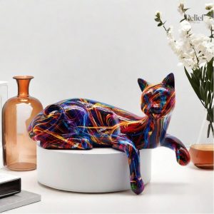 Figure décorative chat en résine, style couché