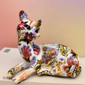 Statue de chat couché en résine motif japonais 14 cm