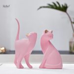 Statue de chat artistique, ajout contemporain