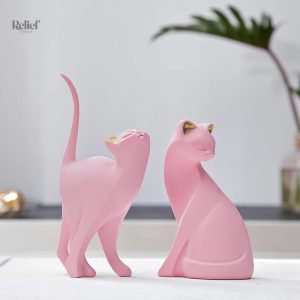 Statue de chat artistique, ajout contemporain