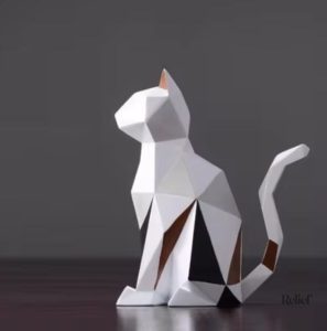 Sculpture en origami représentant un chat, 19 cm de hauteur