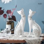 Statue représentant un chat en deux éléments distincts