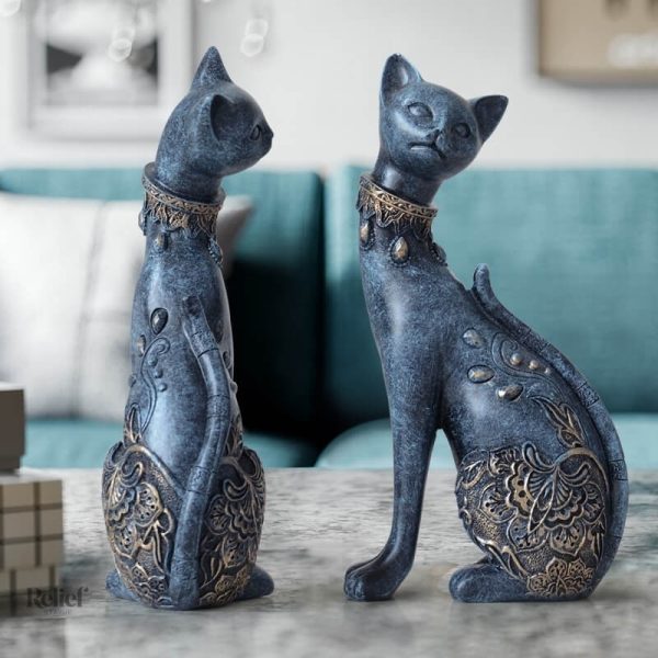 Art décoratif avec deux éléments en forme de chat