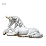 Statue de cheval licorne blanche en sculpture