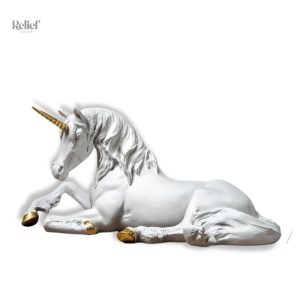 Statue de cheval licorne blanche en sculpture
