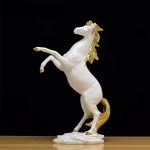 Statue cheval cabré blanc avec crinière dorée 30 cm