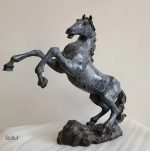 Sculpture cheval en bronze, position cabrée, 41 cm