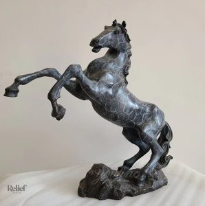 Sculpture cheval en bronze, position cabrée, 41 cm